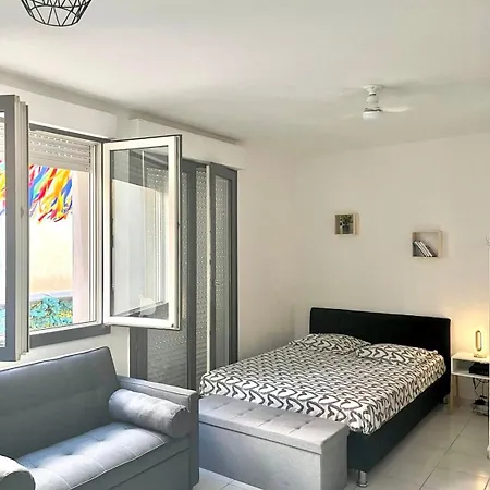 Cozy And Bright Azur In קרקסון